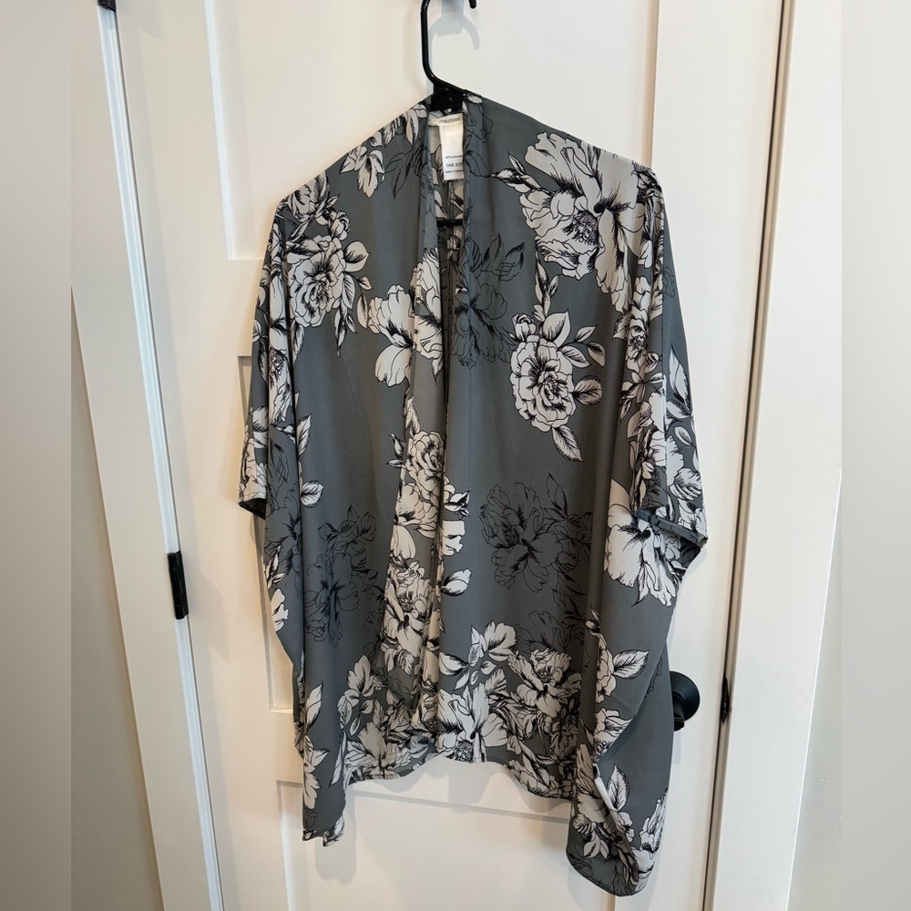 Maurices Floral Open-Front Kimono in Gray and White
